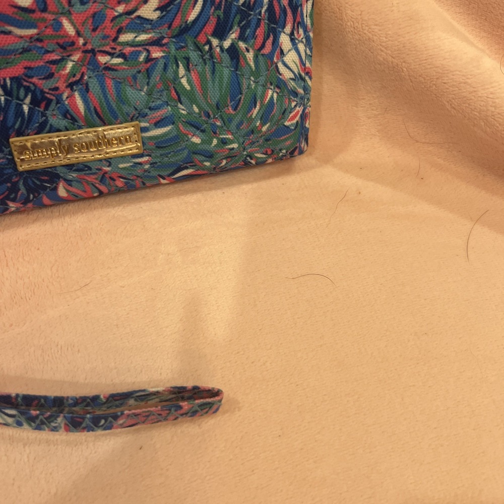 Simply Southern Wallet 8 "By 4 " Pinks Greens Beachy Palm Trees / Floral Pattern - Picture 2 of 8